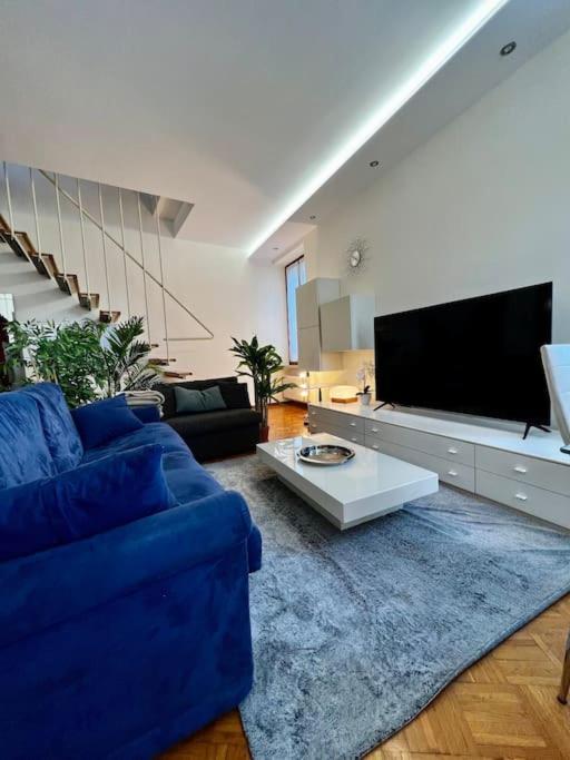 Apartamento Attico Arena,200mqnetflix-wifi-air Conditioning